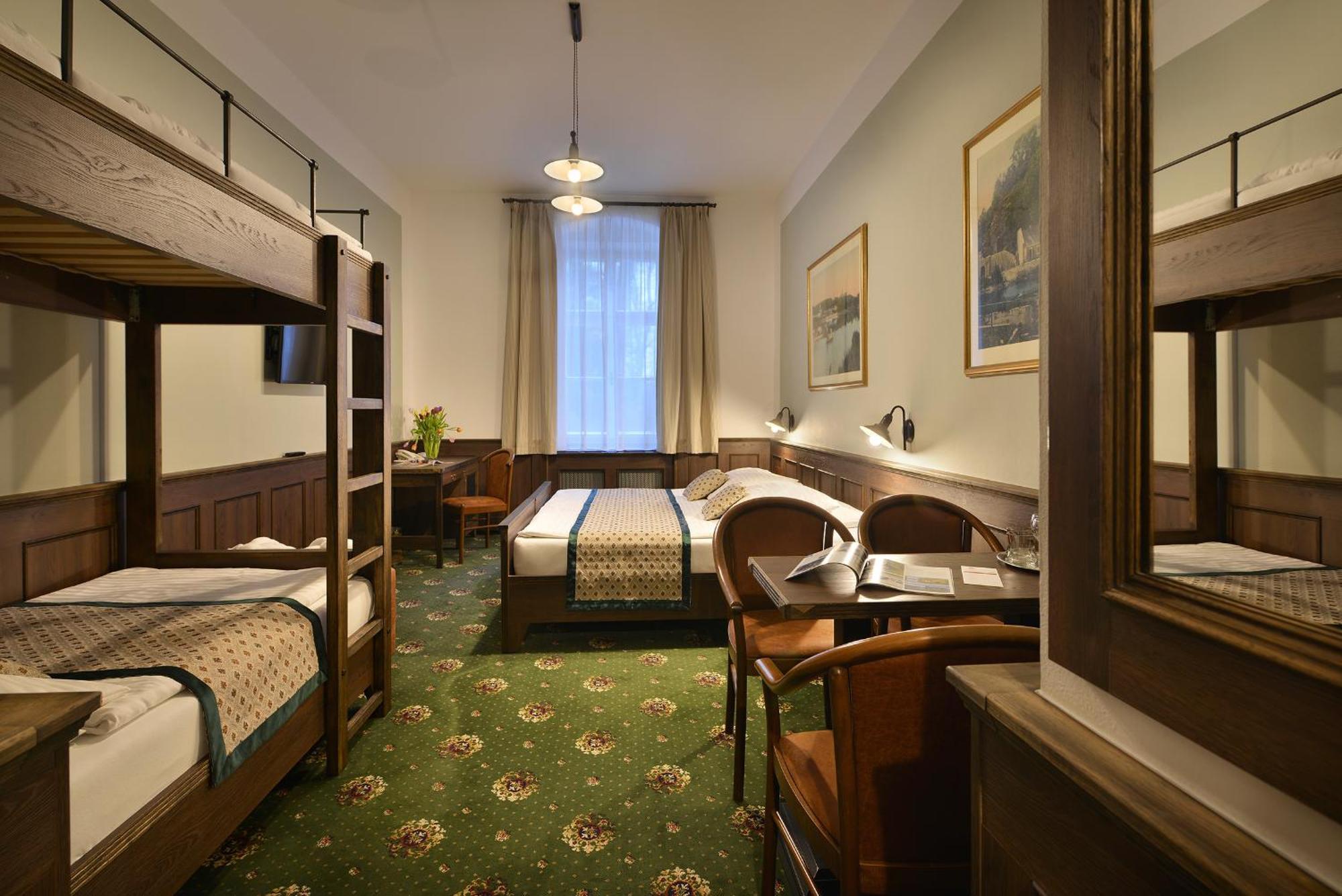 Podhrad 4* Hluboka nad Vltavou